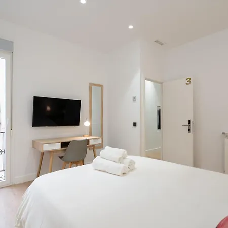 Chueca Hortaleza 12pax 5 Bedrooms 5 Baths
