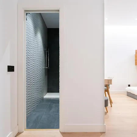 Chueca Hortaleza 12pax 5 Bedrooms 5 Baths