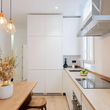 Chueca Hortaleza 12pax 5 Bedrooms 5 Baths