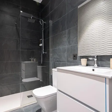 Chueca Hortaleza 12pax 5 Bedrooms 5 Baths Madrid