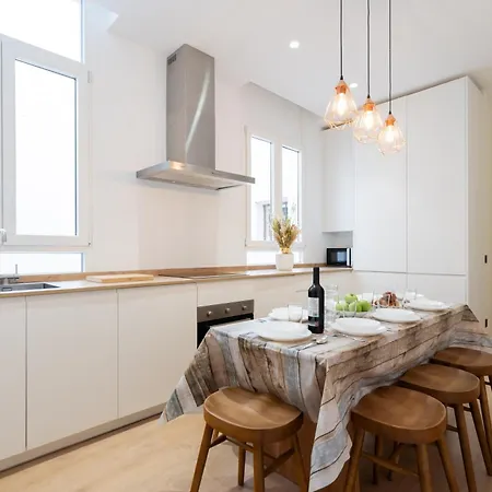 Chueca Hortaleza 12pax 5 Bedrooms 5 Baths