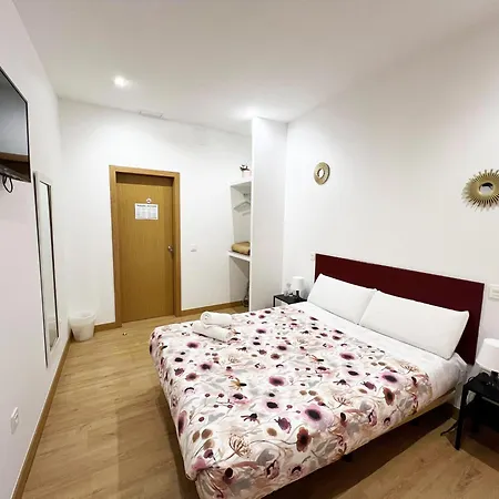 Abaaly Guest house Madrid