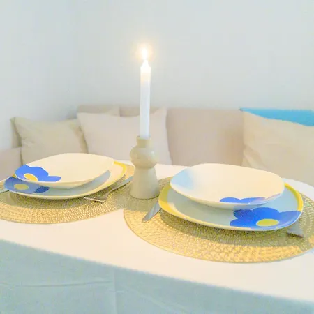 Apartment For Encantador Estudio Temporal Con Cama Doble Y Sofa Cama, Patio Compartido Ctg86 *