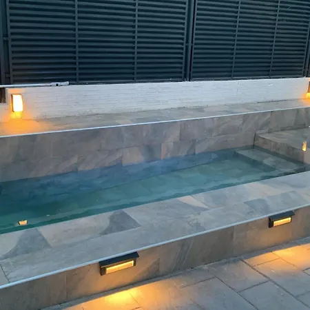 Acogedora Casa En Con Piscina Privada, Jacuzzy Y Garaje