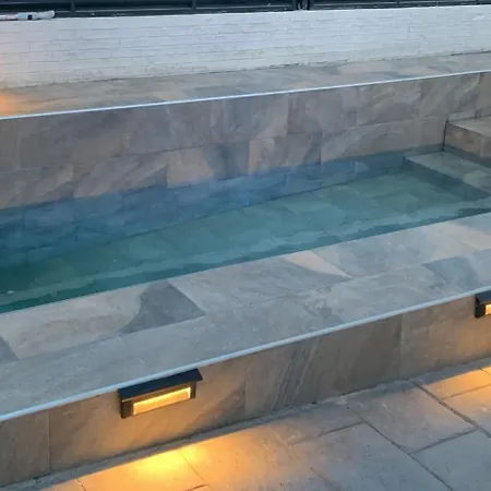 Acogedora Casa En Con Piscina Privada, Jacuzzy Y Garaje