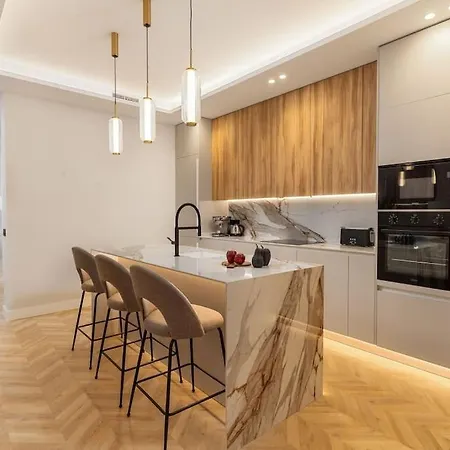 Apartment Centro Xvi Calle Tetuan 3br 3bh