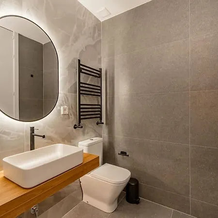 Premium Salamanca Viii Renovated 2br 2bh