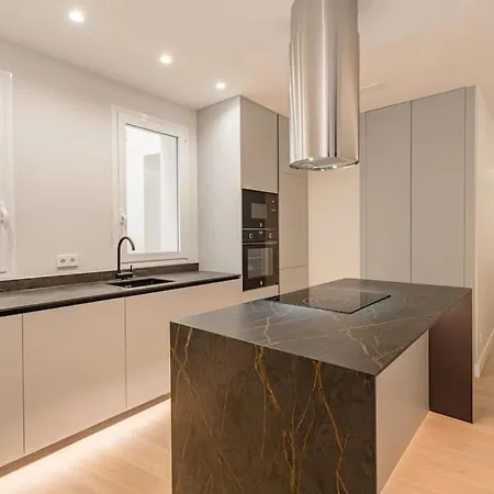Premium Salamanca Viii Renovated 2br 2bh