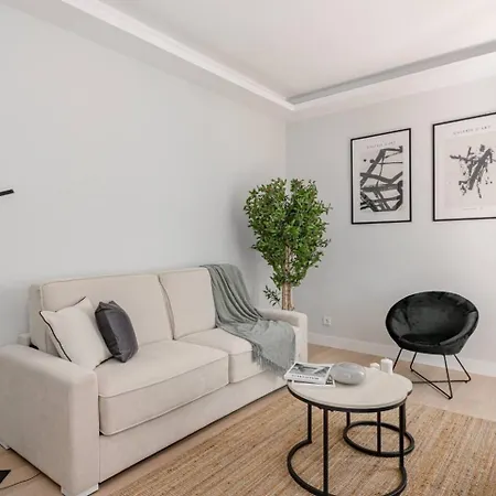Premium Salamanca Viii Renovated 2br 2bh Apartment