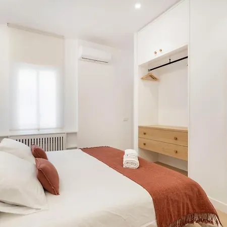 Chueca Fuencarral - 5 Bdrms 5 Baths 12 Pax Apartment Madrid