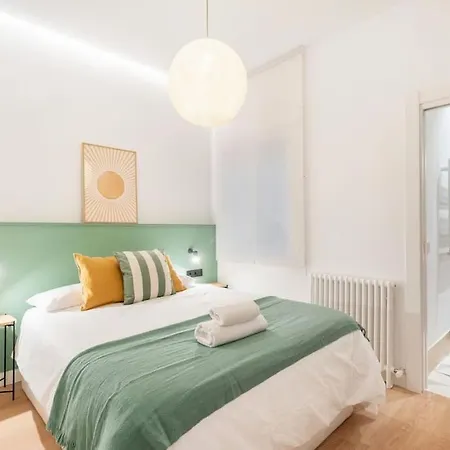 Chueca Fuencarral - 5 Bdrms 5 Baths 12 Pax Apartment Madrid