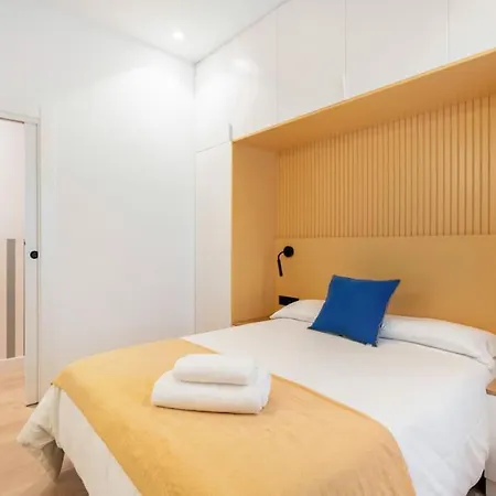 Apartment Chueca Fuencarral - 5 Bdrms 5 Baths 12 Pax