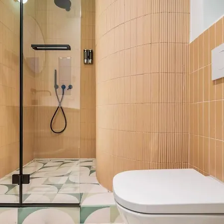 Chueca Fuencarral - 5 Bdrms 5 Baths 12 Pax * Madrid