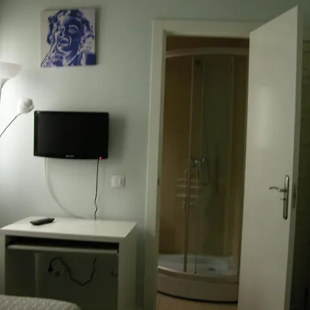 Goyal Pizarro Guest house Madrid