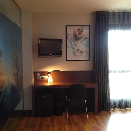 Hotell Tach Airport Madrid