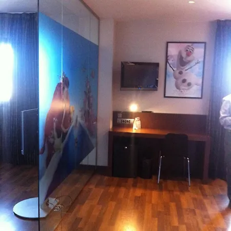 Tach Airport Hotell