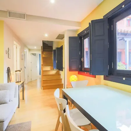 Two Bedroom Plaza Mayor By Sharingco *