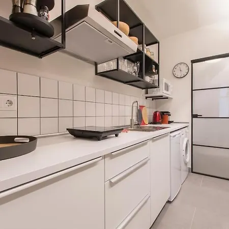 Urban Chic At Great Location In