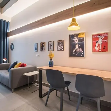 Urban Chic At Great Location In *