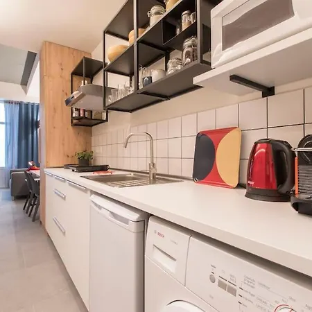 Urban Chic At Great Location In Apartment