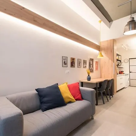 Apartment Urban Chic At Great Location In *