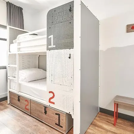 Generator Hostel *