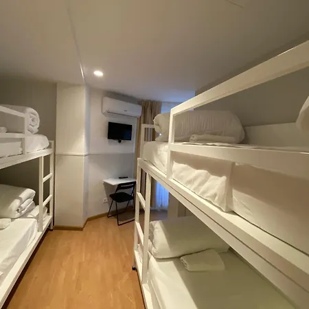 Far Gran Via Hostel *