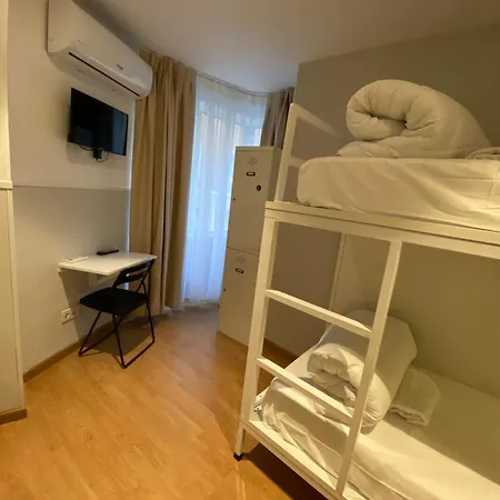 Hostel Far Gran Via *