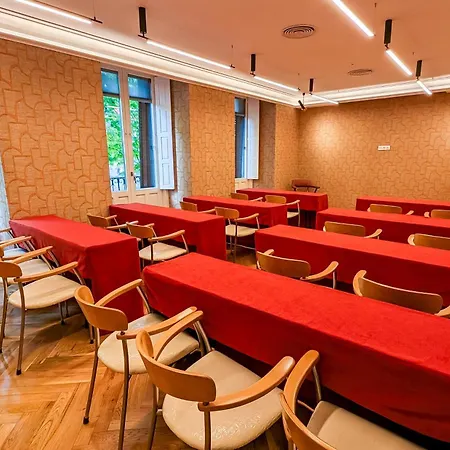 Opera Hotell