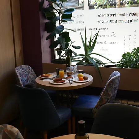 4c Cuatro Caminos Guest house Madrid