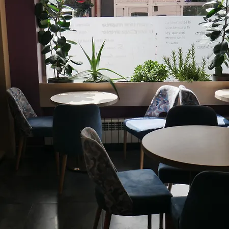 4c Cuatro Caminos Guest house Madrid