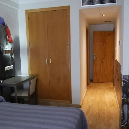 4c Cuatro Caminos Guest house Madrid