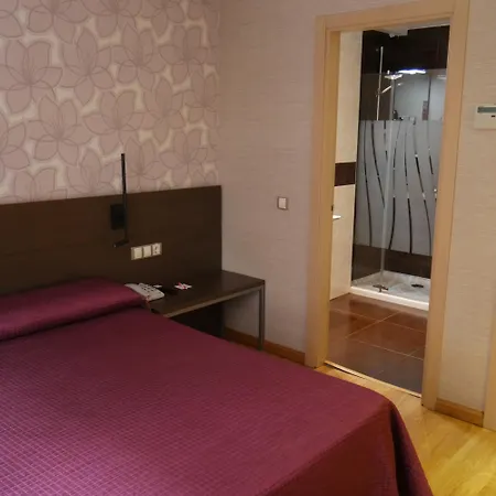 4c Cuatro Caminos Guest house Madrid