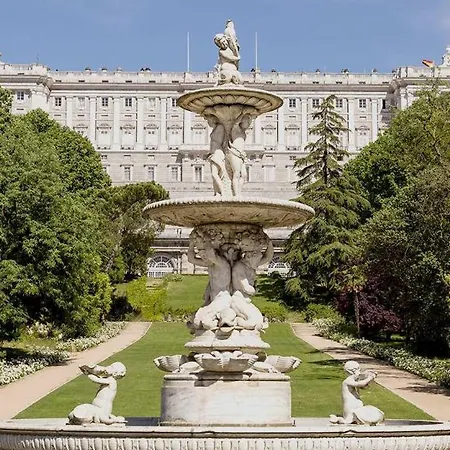 Luminoso De Diseno En Paseo Imperial Madrid