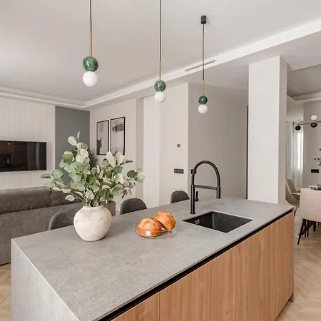 Plaza Espana Viii Calle San Bernardo 3br 3bh *