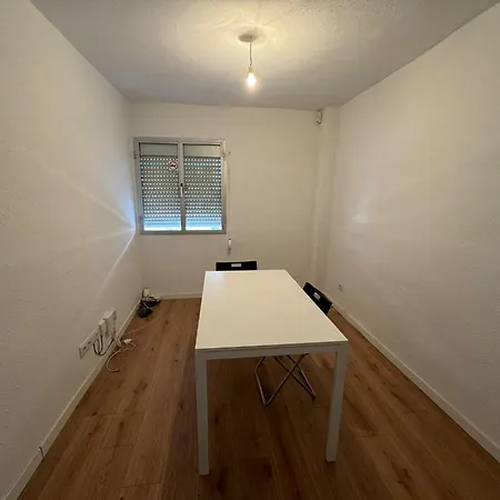 Basic Madrona Guest house 3*