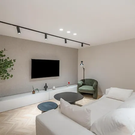 Puerta Del Sol 3br 3bh Madrid