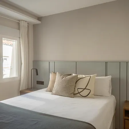 Puerta Del Sol 3br 3bh Apartment Madrid