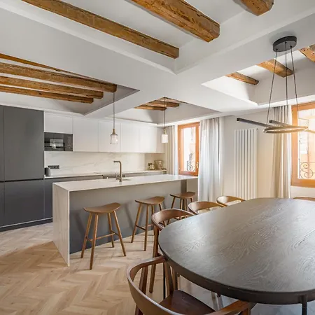 Puerta Del Sol 3br 3bh Apartment Madrid