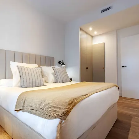 Apartment Puerta De America Vii En *