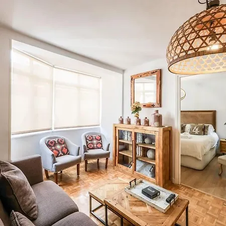 Urban Oasis In - Steps From River Manzanares Apartamento