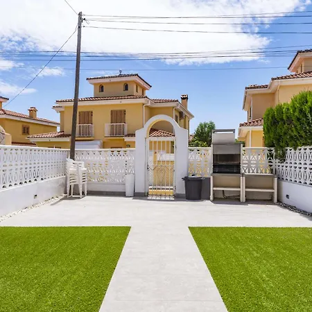 Holiday home Gemas Adosado En Urbanizacion Cerrada *