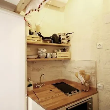 Mini Estudio De 8 M2 En El Corazon De Malasana De Membrillosuites Apartment Madrid