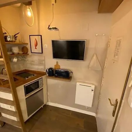 Mini Estudio De 8 M2 En El Corazon De Malasana De Membrillosuites * Madrid