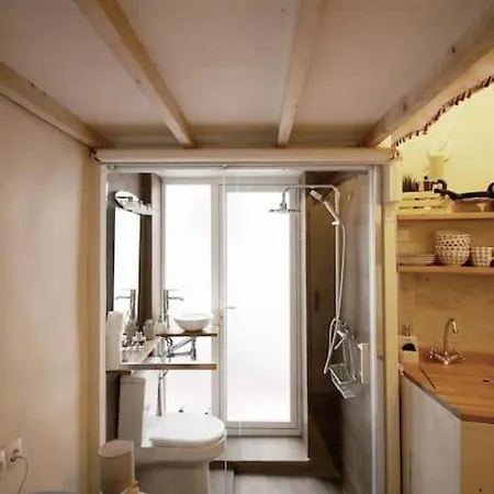 Mini Estudio De 8 M2 En El Corazon De Malasana De Membrillosuites Apartment Madrid
