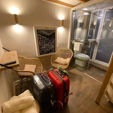 Mini Estudio De 8 M2 En El Corazon De Malasana De Membrillosuites Apartment