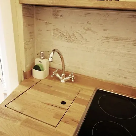 Mini Estudio De 8 M2 En El Corazon De Malasana De Membrillosuites Apartment Madrid