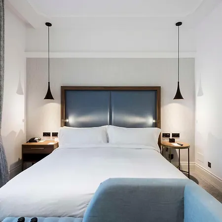 Doubletree By Hilton Madrid-prado Otel