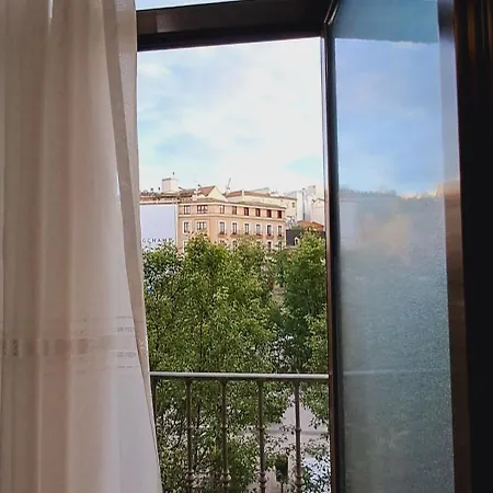 Opera Guest house *