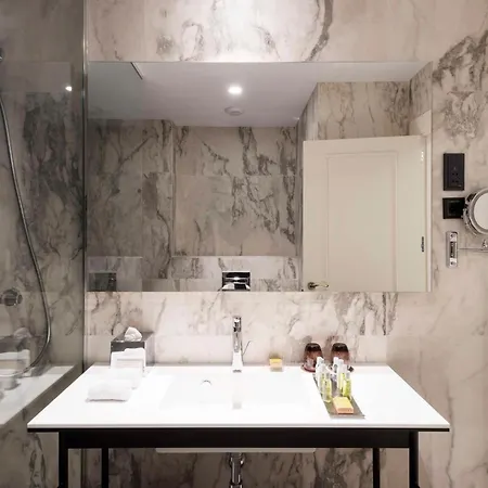 Doubletree By Hilton Madrid-prado Madrid
